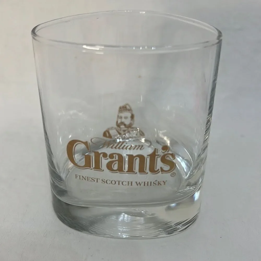 William Grants Finest Scotch Whiskey Glass Gold Logo 8 Oz 3 1/2 In Tall 3 In Top